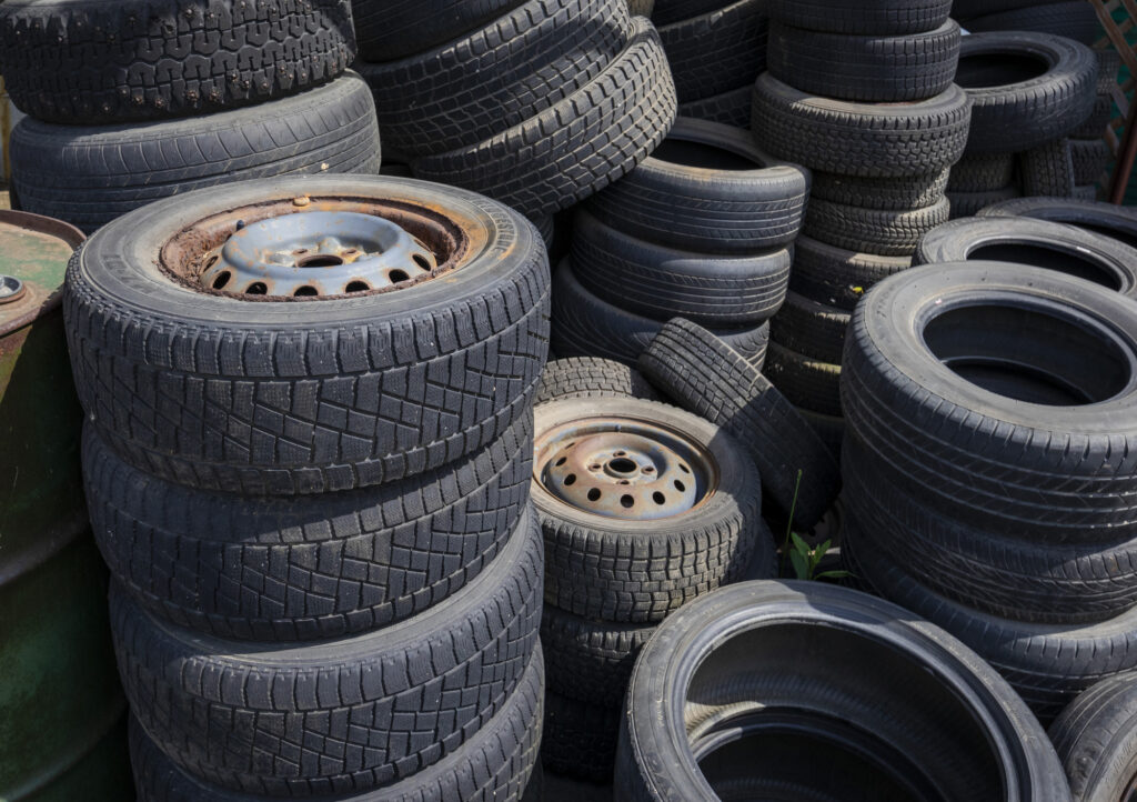 タイヤの処分方法5選！処分費用の目安やホイール付きの場合も解説